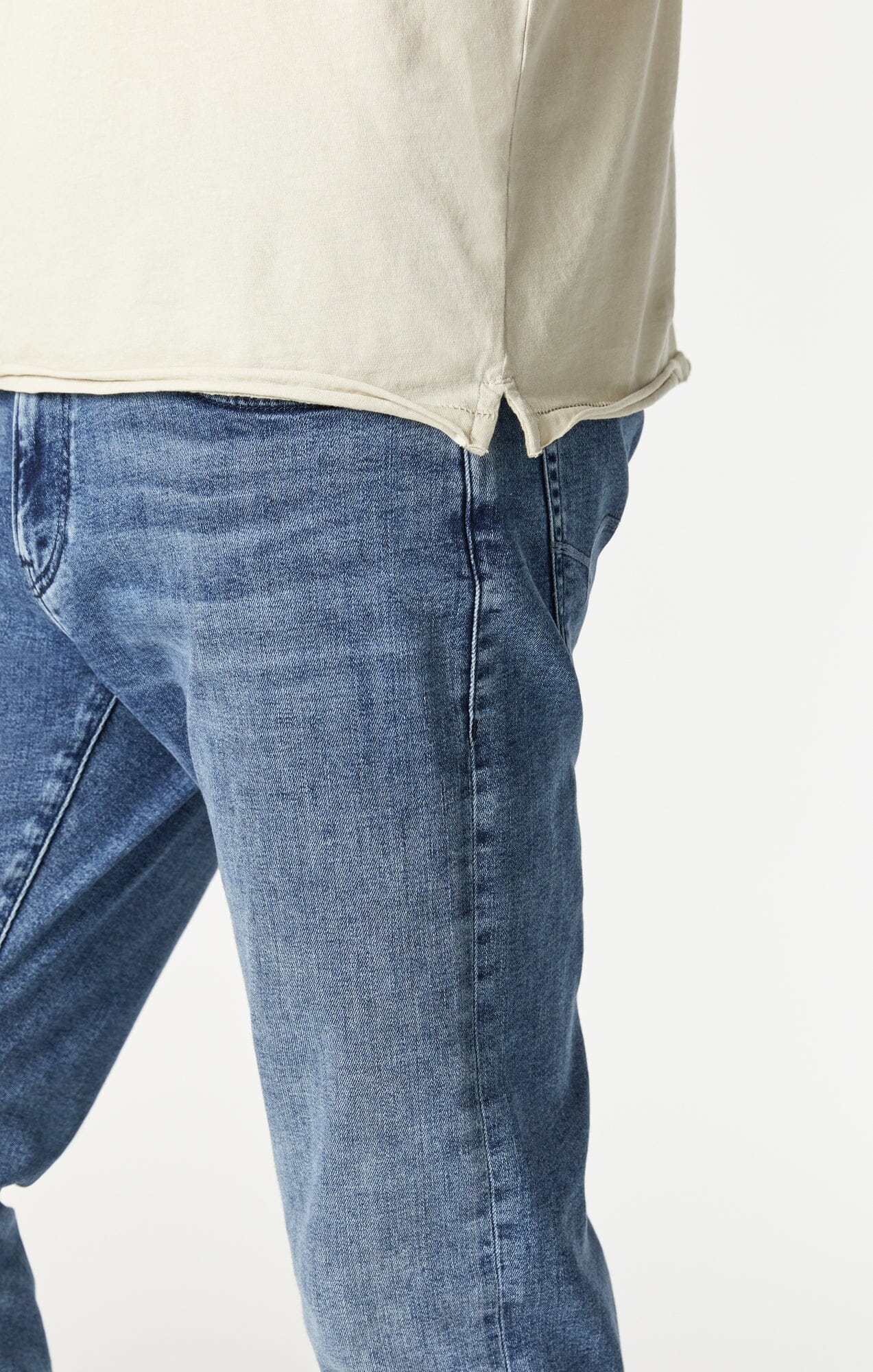 Raw Edge Crew Neck T-Shirt
Relaxed Fit | Pelican